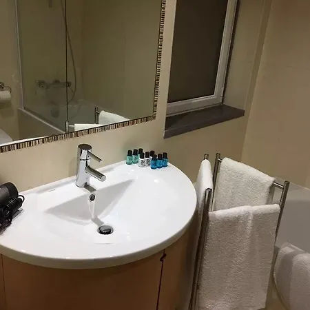 3 Floors Pool A Кашкайш
