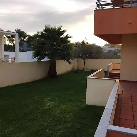 3 Floors Pool A *